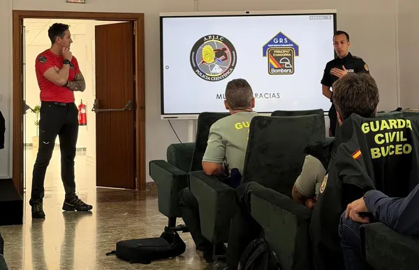 POLICIA BOMBERS FORMACIÓ ACTUACIONS SUBAQUÀTIQUES PREMSA 3 20260421 (002)