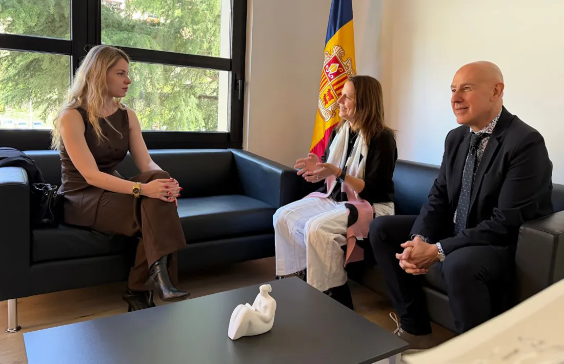   Els cònsols d'Escaldes-Engordany, Rosa Gili i Quim Dolsa, i regidora de Turisme i Termalisme de l’Ajuntament d’Ourense, Noa Rouco.