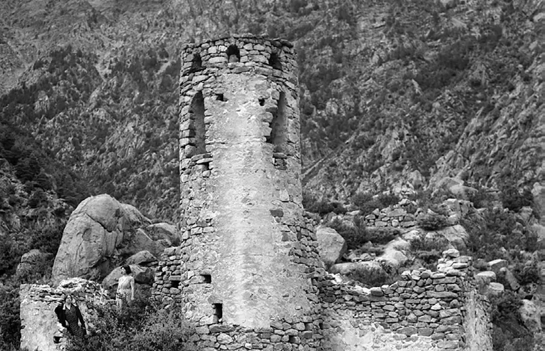 Sant Vicenç d'Enclar, a principis del segle XX: aquesta imatge encapçala l'article al 'Correu...' 