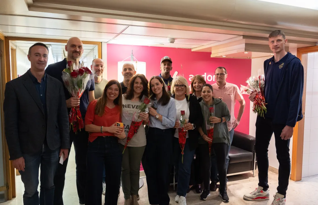 El BC MoraBanc celebra la Diada de Sant Jordi.