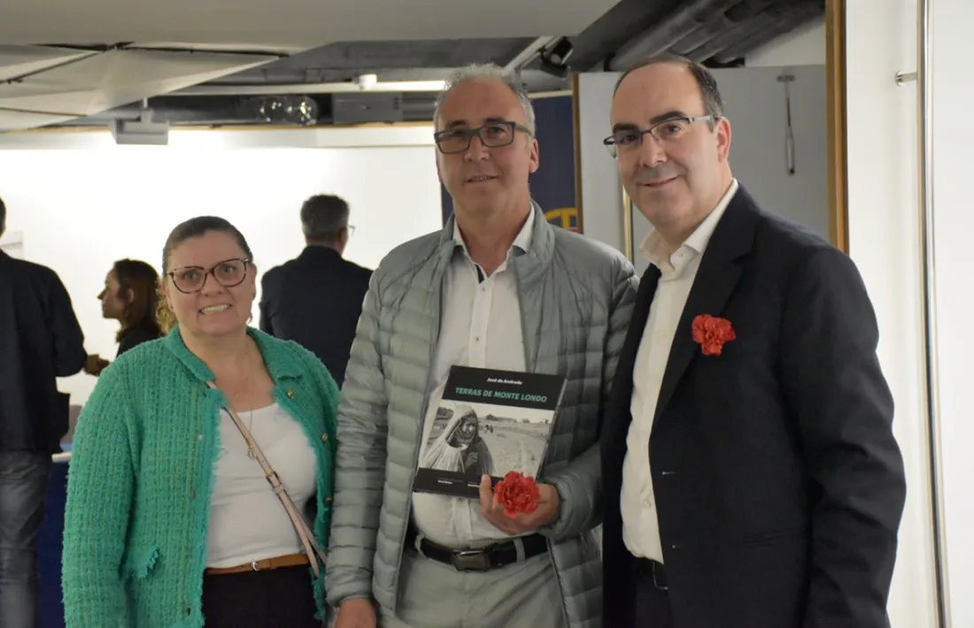 Daniel Bastos juntament amb altres convidats durant l'acte.