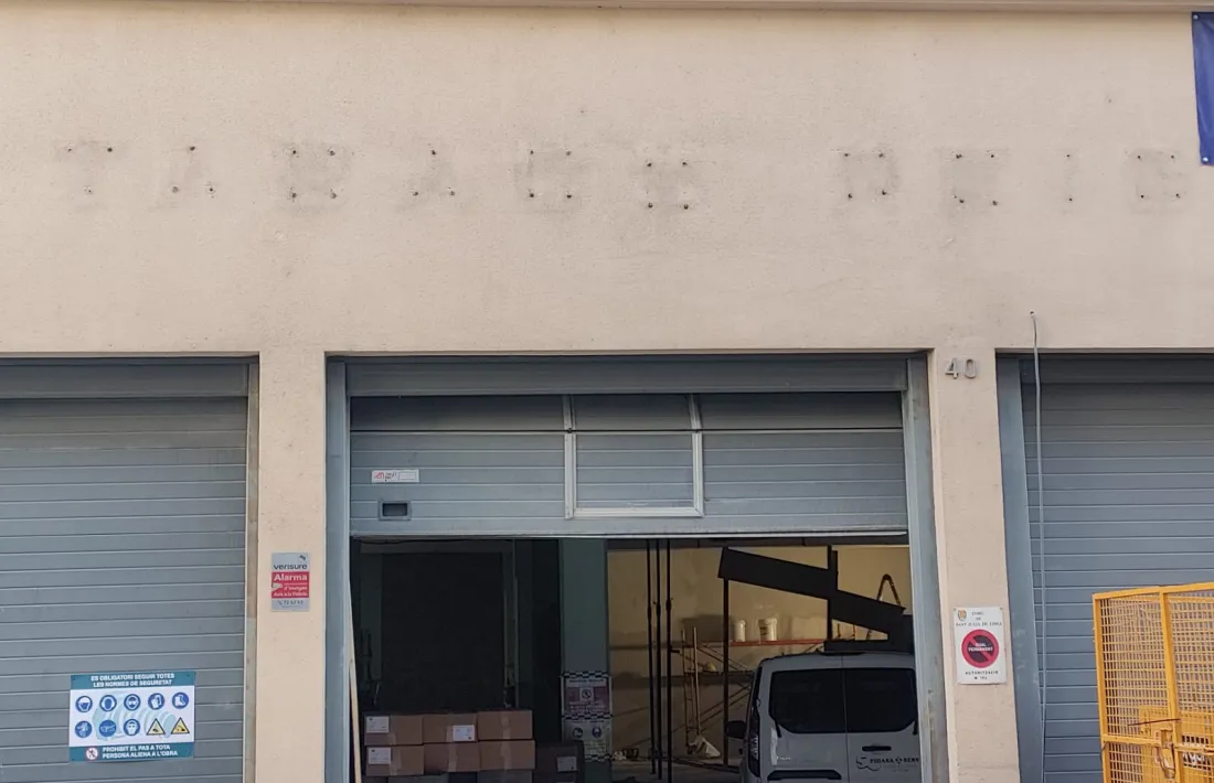 La façana sense les lletres.