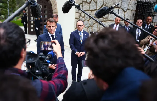 p. 05 bona Emmanuel Macron - Facundo Santana