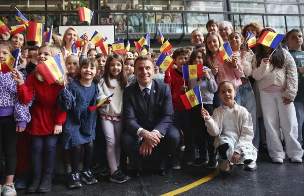 macron esola andorrana