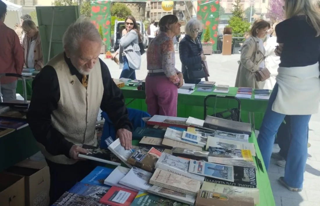 Charly Forés, dijous passat a la parada de la Paperassa a la Plaça del Poble.