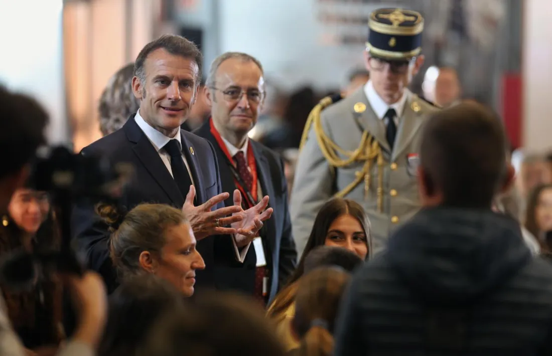 Alguns dels alumnes van fer algunes preguntes al copríncep francès.