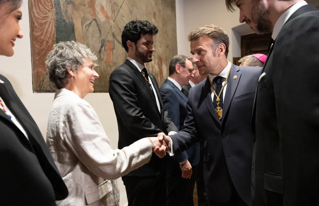  El copríncep Macron saluda els presidents dels grups parlamentaris a Casa de la Vall.