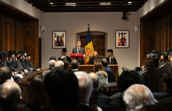 p. 06 macron casa la vall_consell general sergi perez