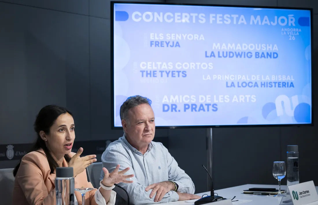 Olalla Losada i Jan Cartes han presentat avui el cartell de concerts de la festa major d'enguany.