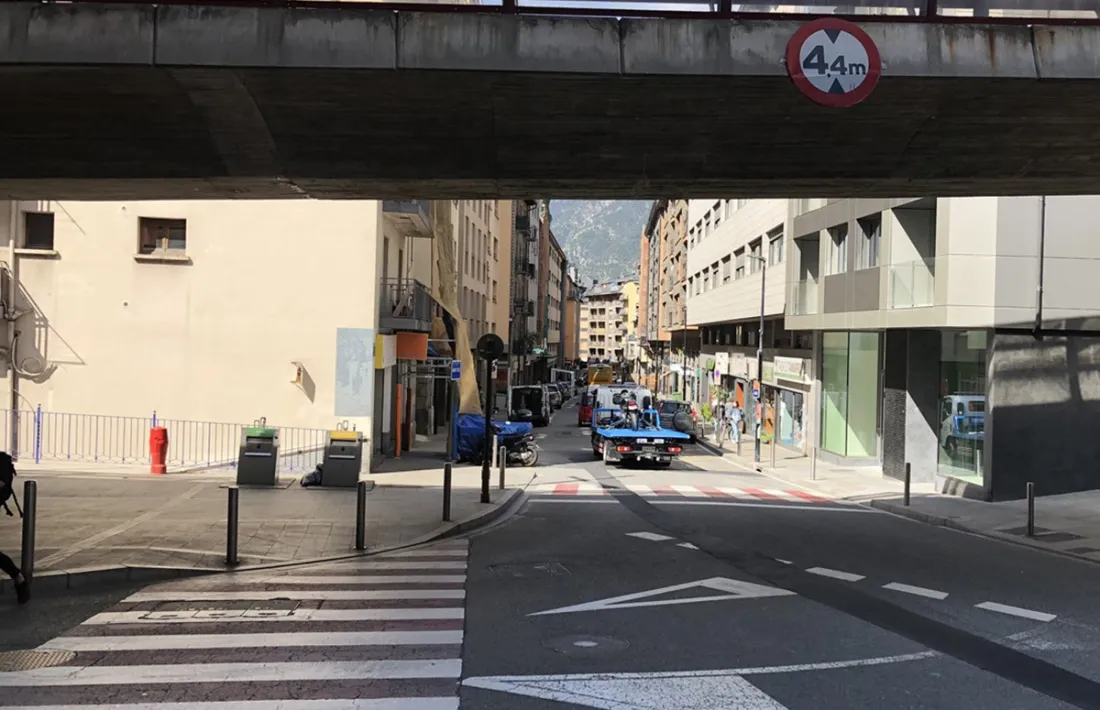 L'avinguda Doctor Mitjavila, on es troben dos edificis en què la propietat ha enviat cartes als inquilins per informar de la no renovació del contracte.