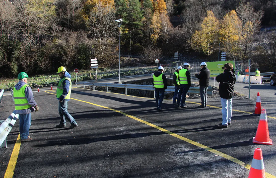  La zona de la Plana ja compta amb un pont provisional a l'espera de la construcció del nou  La zona de la Plana ja compta amb un pont provisional a l'espera de la construcció del nou