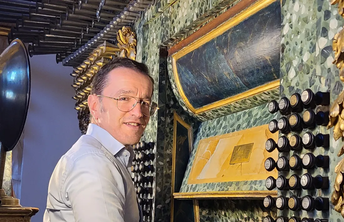 L'organista Francisco Javier López.