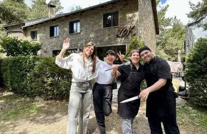Andrea, Mar, Vicky i David, a l’exterior de Läk