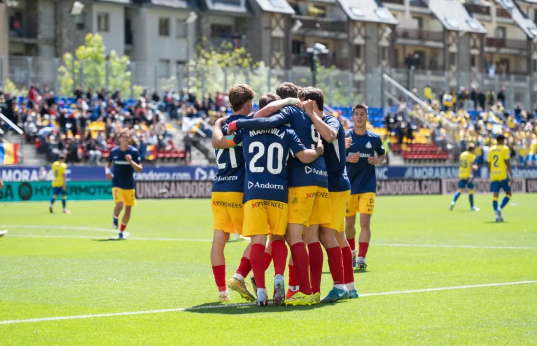 L'FC Andorra va tornar a golejar a un dels favorits per l'ascens.