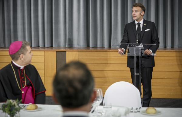 p. 08 1. sopar macron - sfga