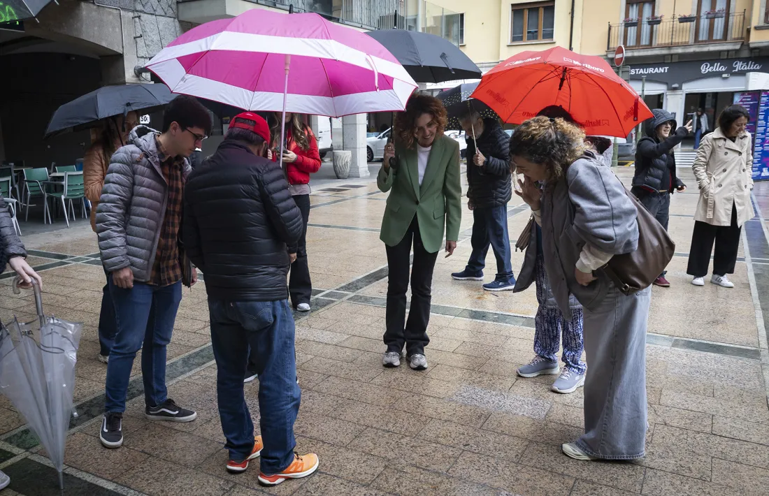 La presentació del projecte col·lectiu: ’Una plaça que balla’.
