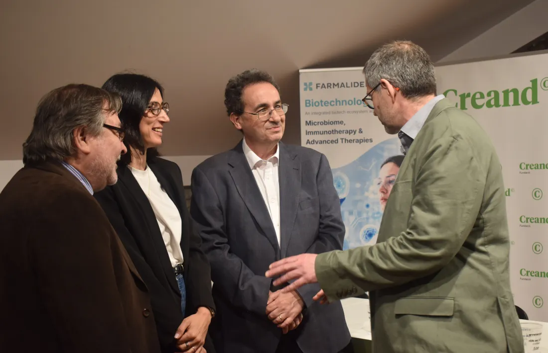 D'esquerra a dreta, els doctors Martínez, Royo, Manuel Juan i Casals abans de la conferència.