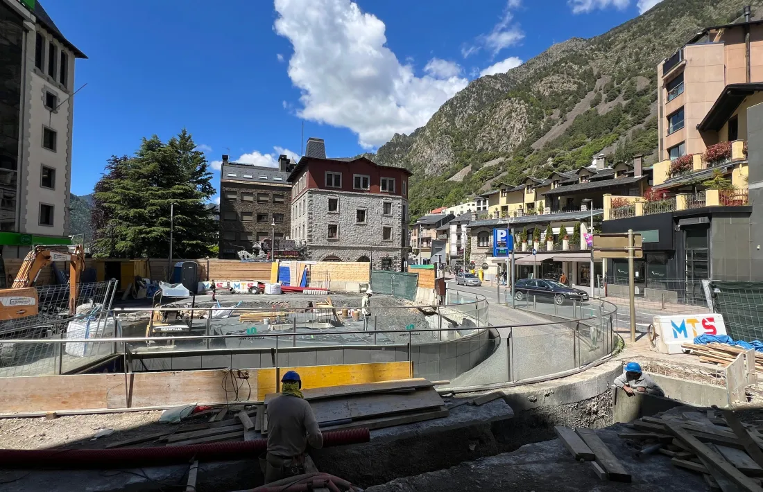 Els treballs de remodelació de la plaça Rebés aquesta darrera setmana.