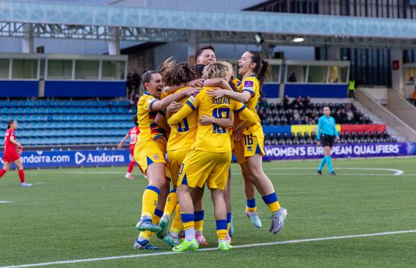 p. 37 seleccio absoluta femenina foto faf