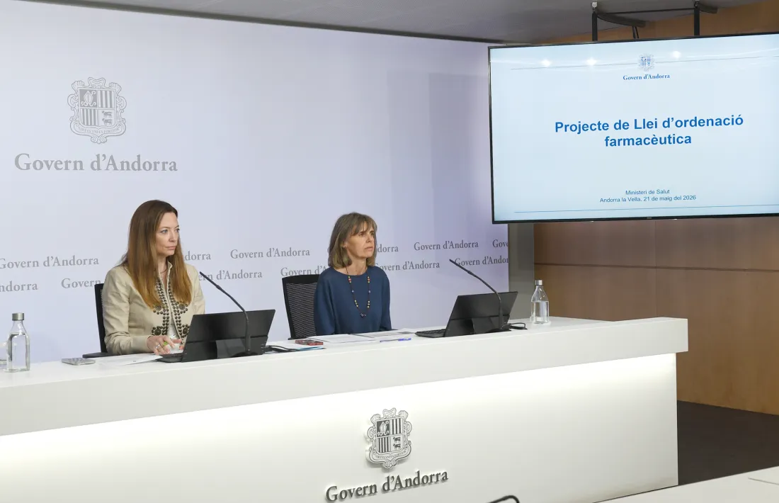 La ministra de Salut, Helena Mas, i la cap d'àrea de Recursos Sanitaris, Carme Pallarès, han explicat avui el projecte de llei.