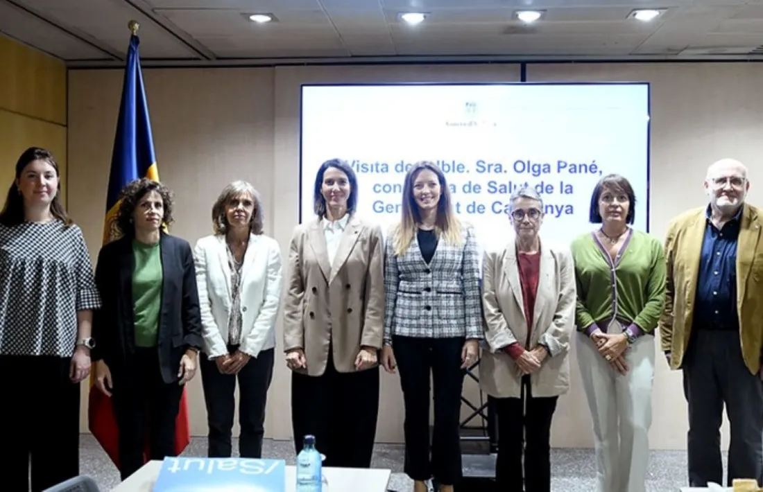 Vives, al costat de la consellera de Salut, Olga Pané, en una visita a Andorra. 